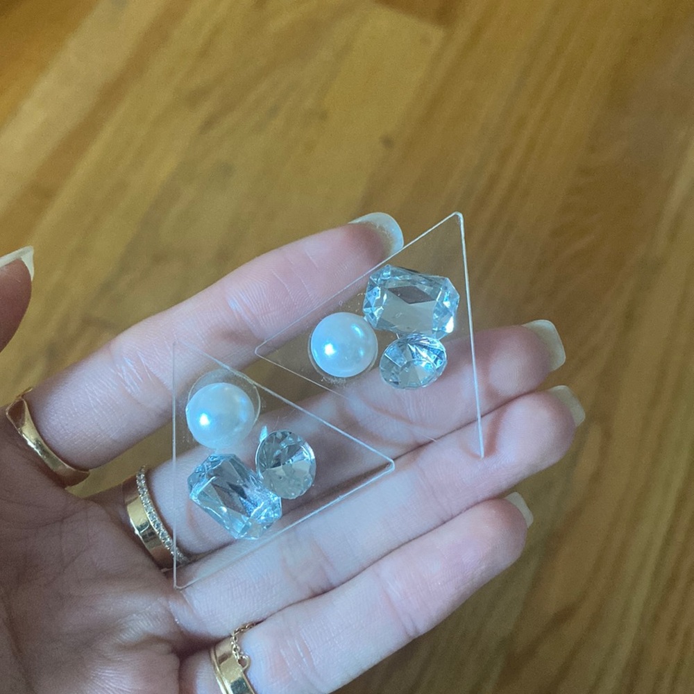Clear triangle earrings